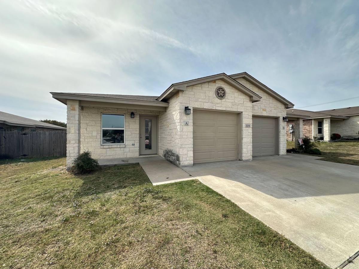 104 Lowes Blvd, Killeen, TX 76542 - Townhouse for Rent - Image 2