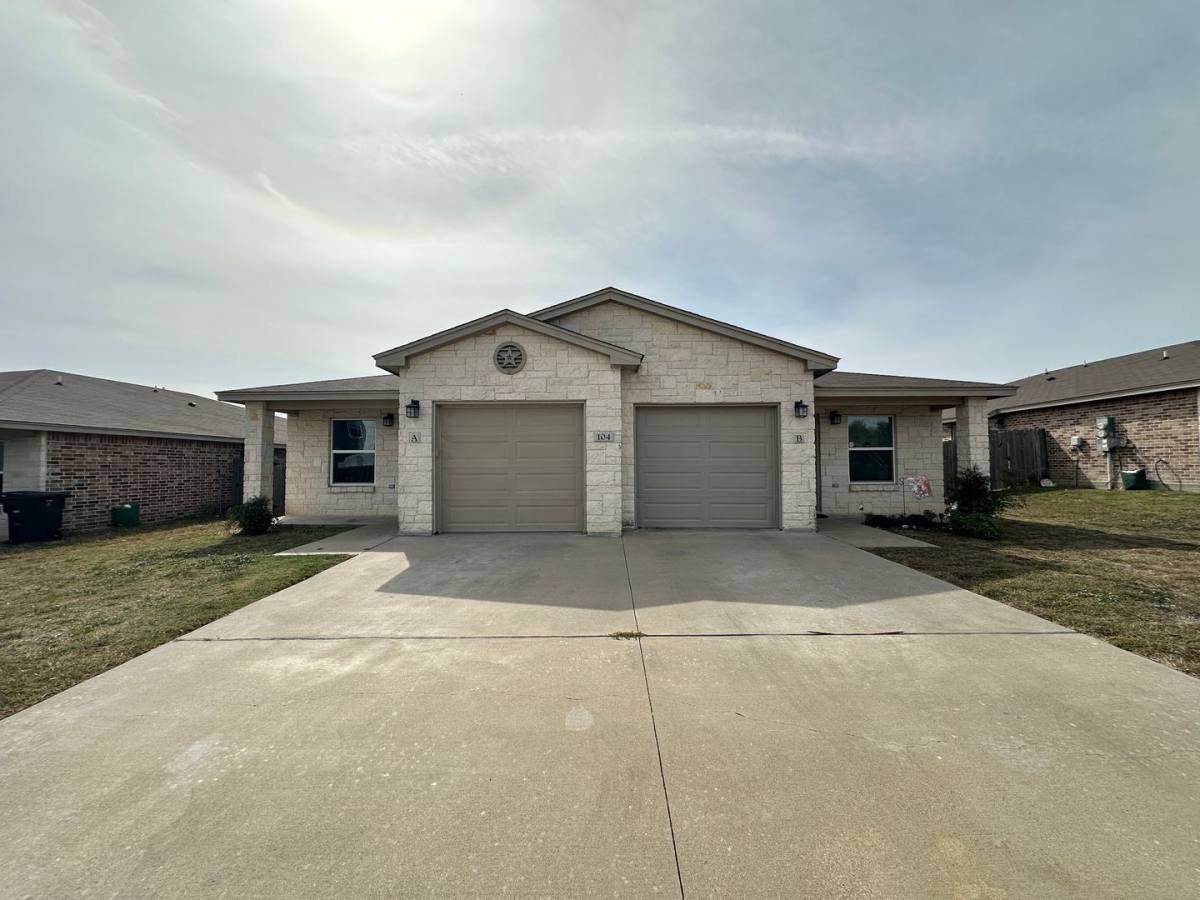 104 Lowes Blvd, Killeen, TX 76542 - Townhouse for Rent - Image 1
