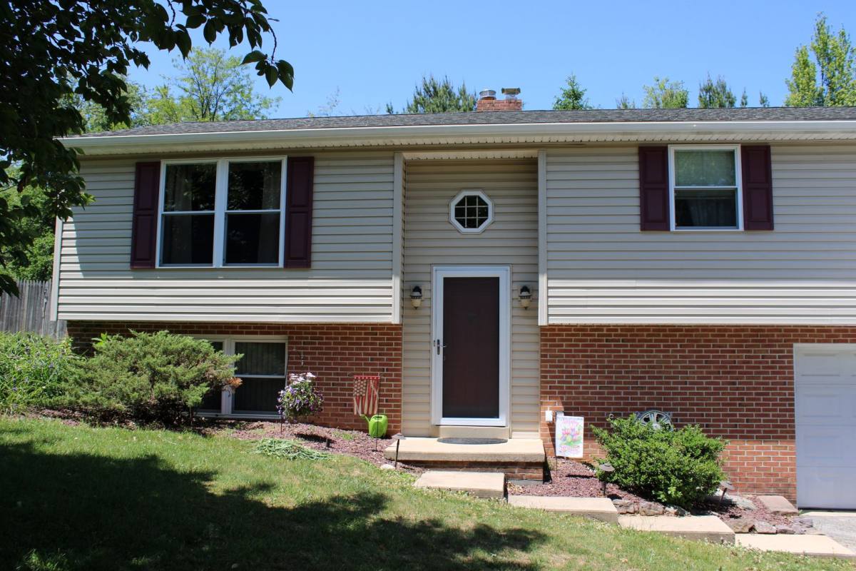 House for rent at 461 Dartha Dr, Dallastown, PA 17313