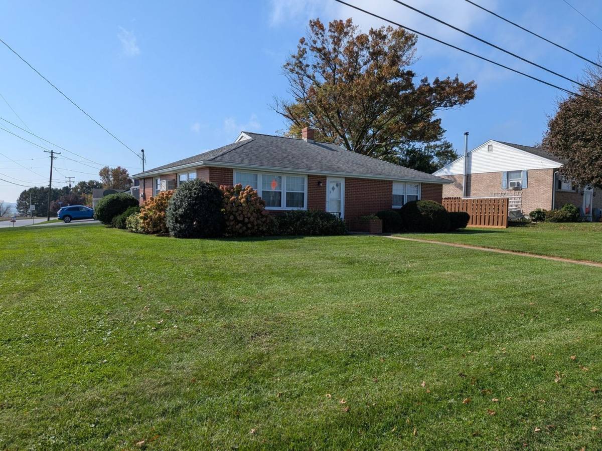 House for rent at 800 New School Lane, Dallastown, PA 17313