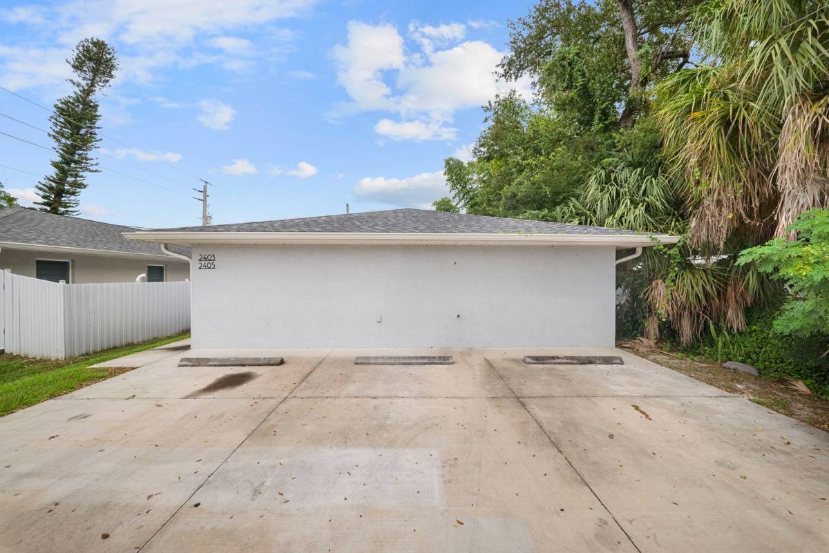 Apartment for rent at 2403-2405 Maple Ave, Fort Myers, FL 33901