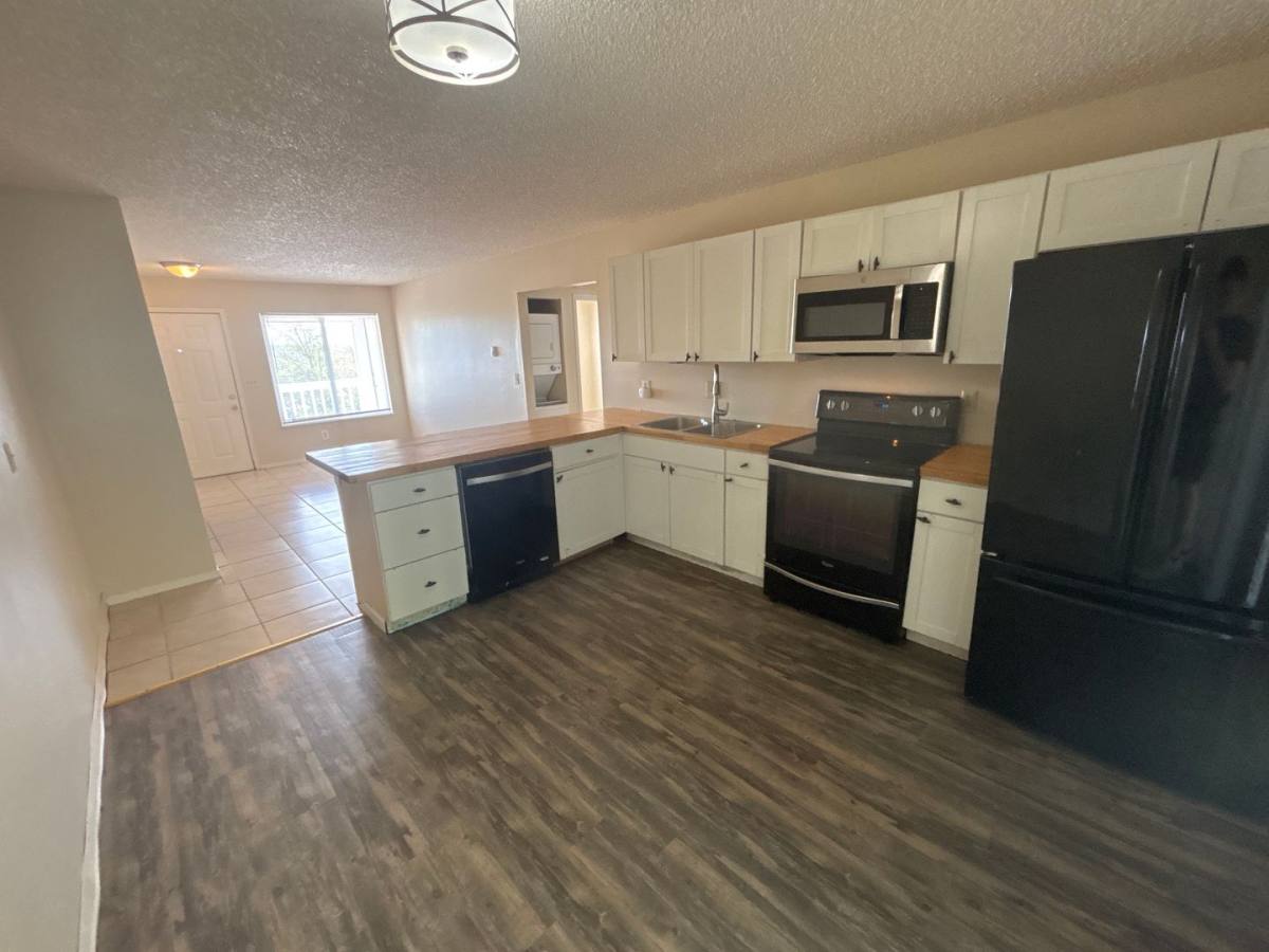 2906 Straus Lane, Colorado Springs, CO 80907 - Apartment for Rent - Image 3