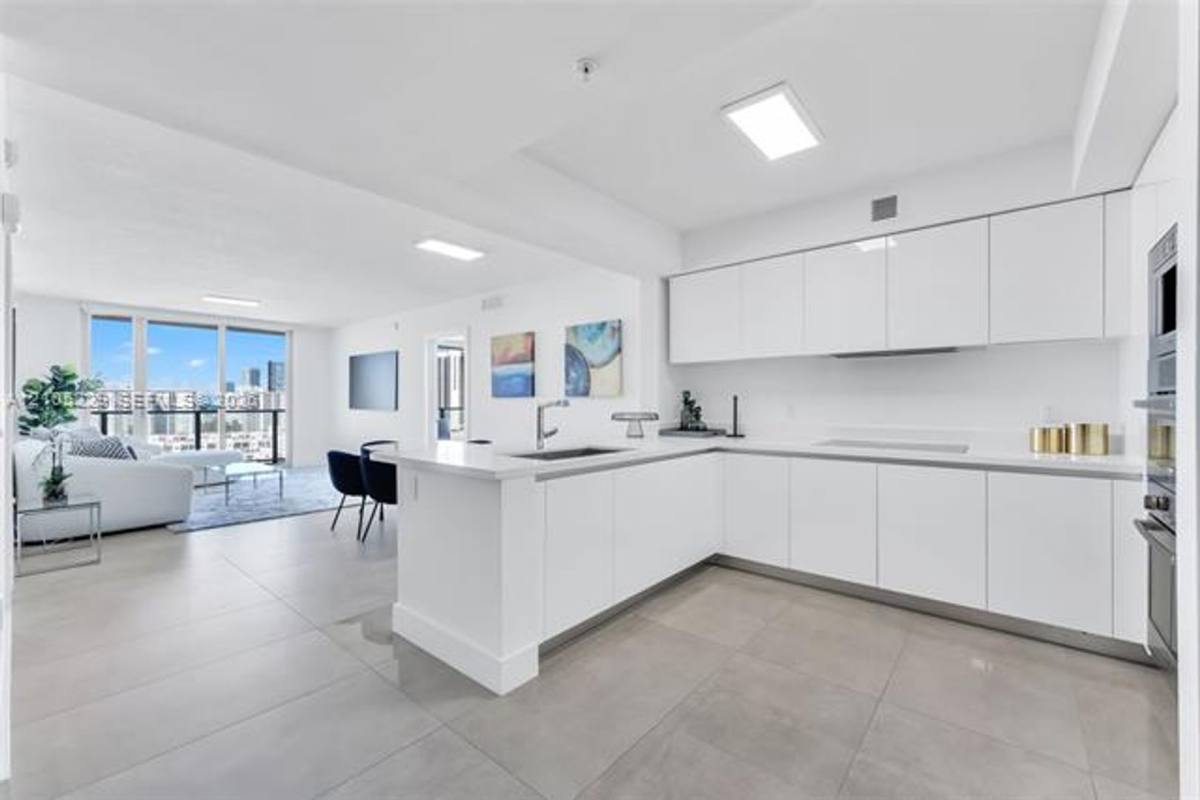 Tops Rental 300 Sunny Isles Blvd in North Miami Beach, FL | $6,950 - $6,950 | 3 ...