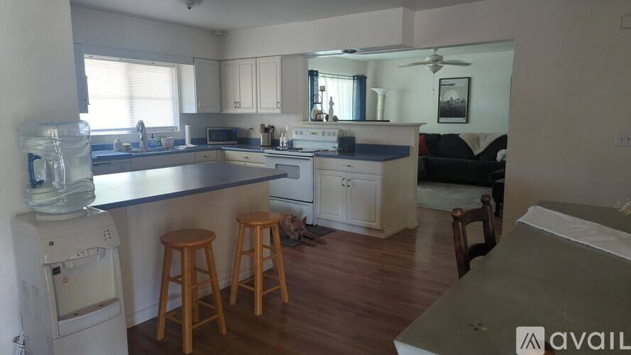 900 N Sunset Dr, Chandler, AZ 85225 - House for Rent - Image 2