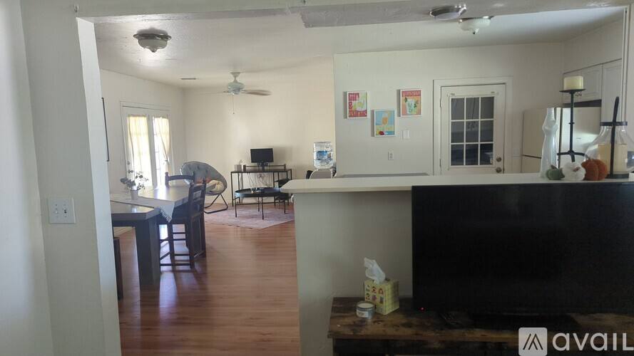 900 N Sunset Dr, Chandler, AZ 85225 - House for Rent
