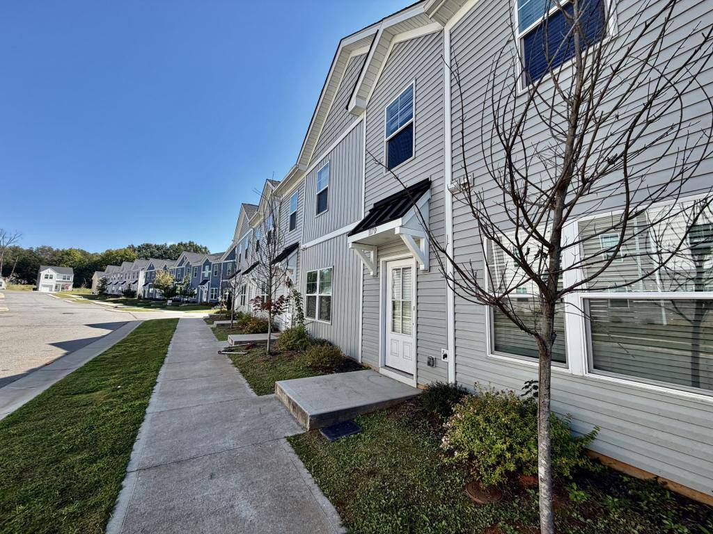 Townhouse for rent at 117 Dogwood Village Trail #F, Mooresville, NC 28115