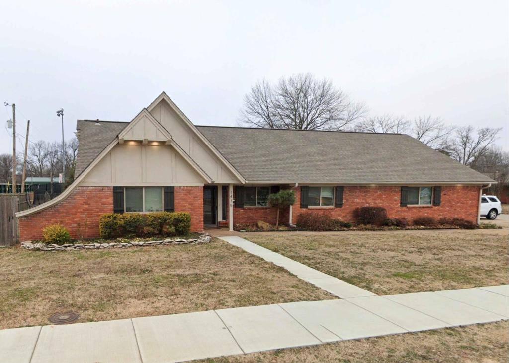 1415 N Sioux Ave, Claremore, OK 74017 - House for Rent