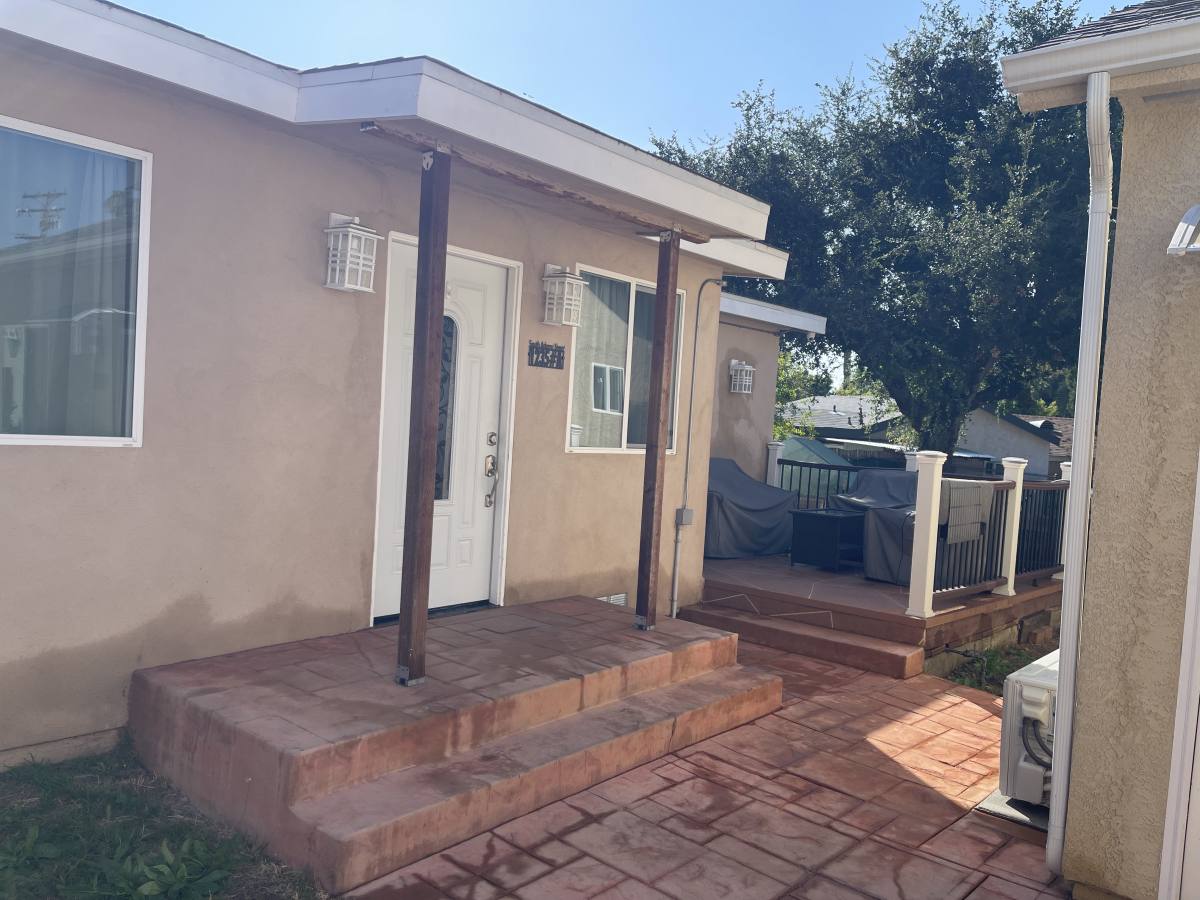 Townhouse for rent at 1235 S Adams St, Glendale, CA 91205