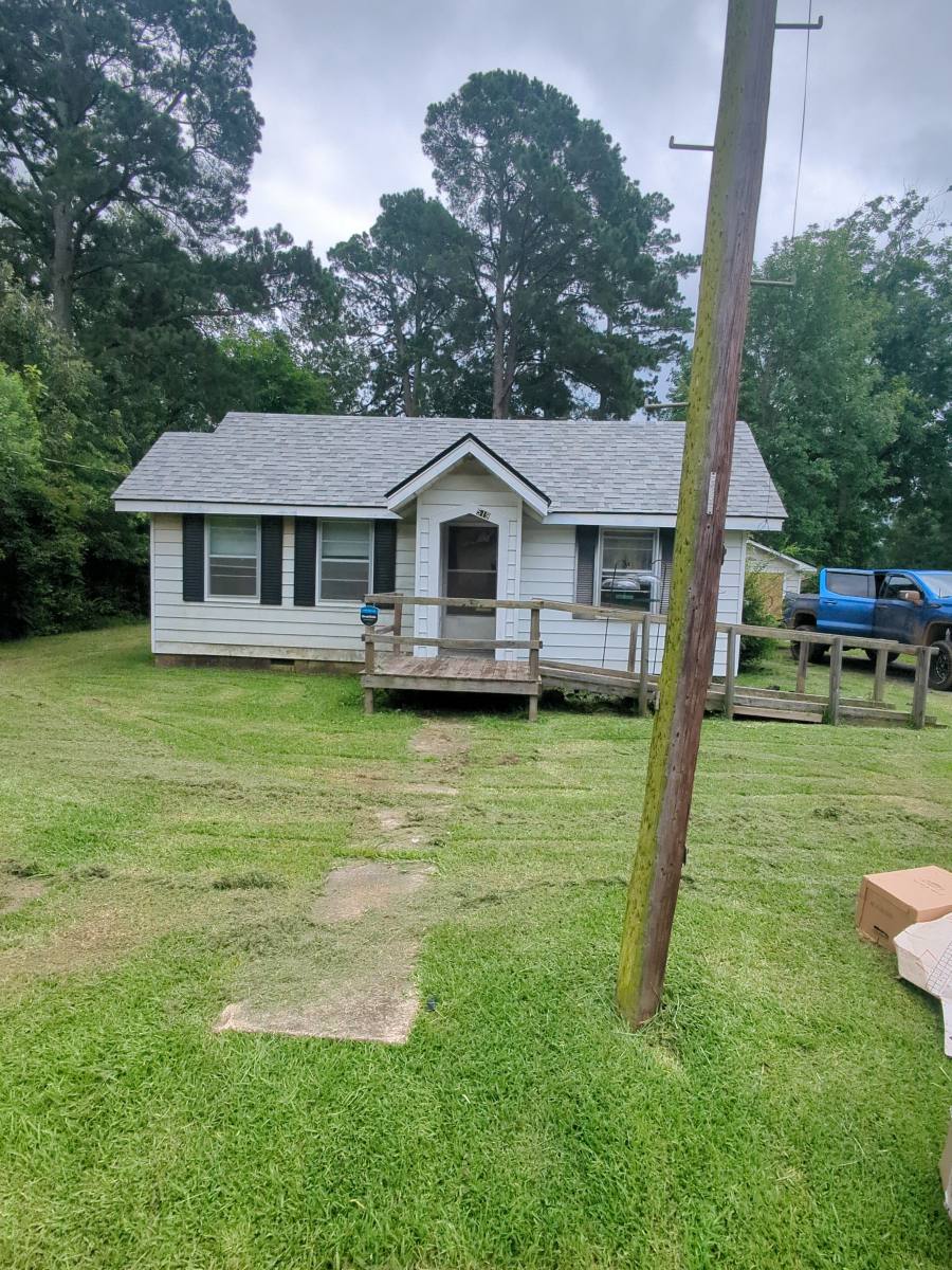 House for rent at 519 E 4th St S, Prescott, AR 71857