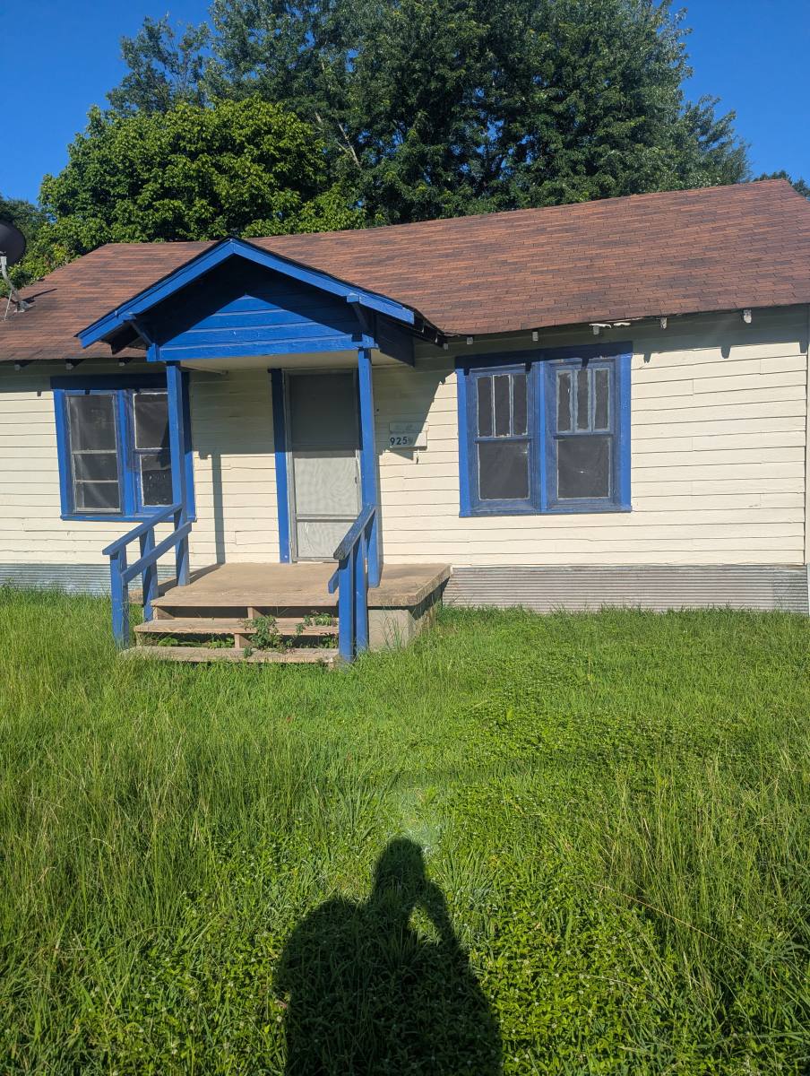 House for rent at 925 Moncrief St, Prescott, AR 71857