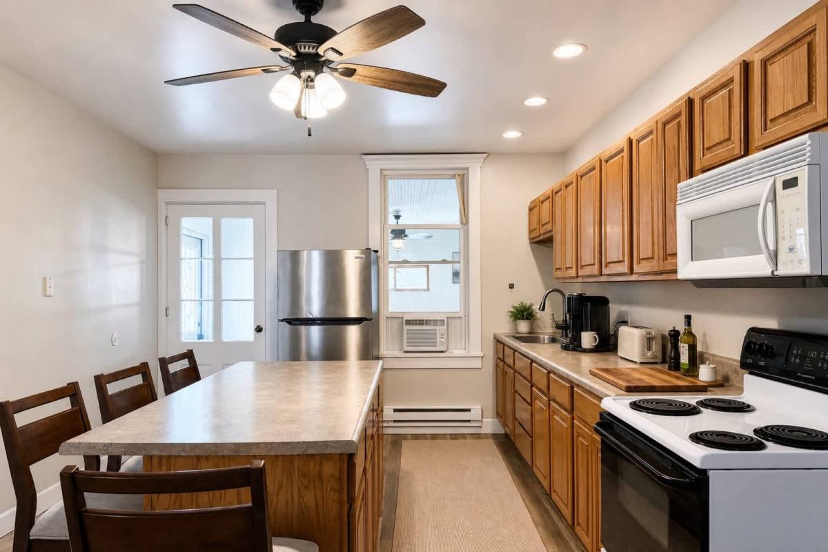 210 1/2 W Wisconsin Ave, Neenah, WI 54956 - Apartment for Rent - Image 8