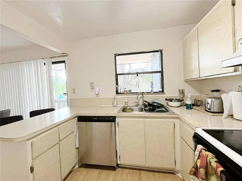 2811 SW Archer Rd #T, Gainesville, FL 32608 - Condo for Rent - Image 9