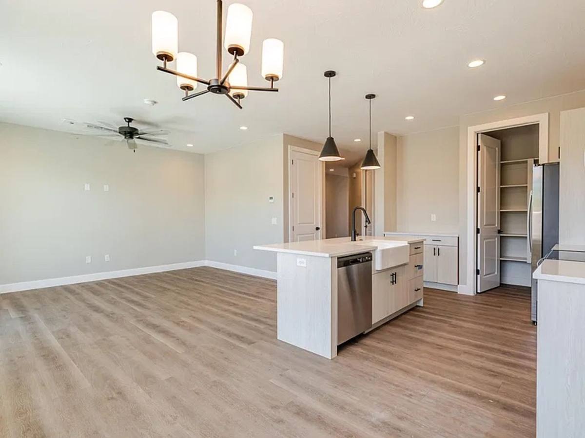 2590 Cougar Trail, Santa Clara, UT 84765 - Townhouse for Rent - Image 8
