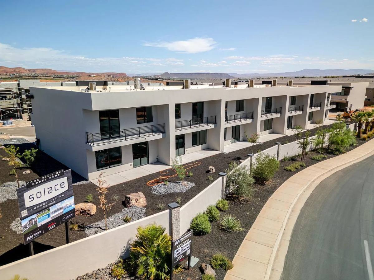 2590 Cougar Trail, Santa Clara, UT 84765 - Townhouse for Rent - Image 3