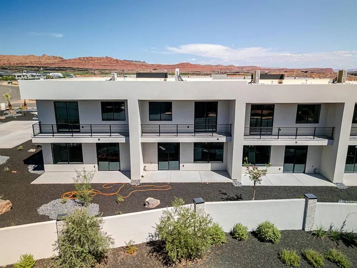 2590 Cougar Trail, Santa Clara, UT 84765 - Townhouse for Rent - Image 2