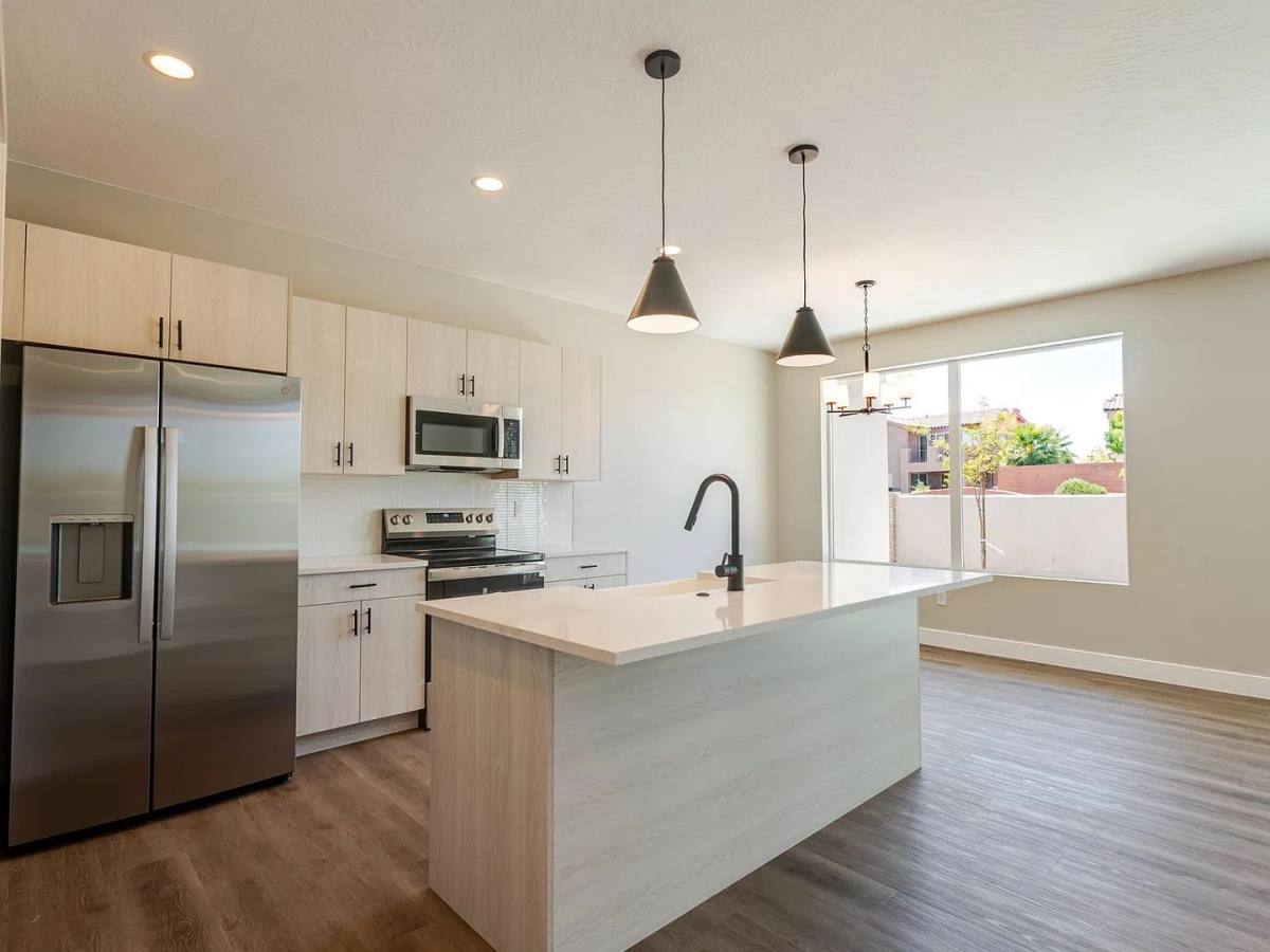 2590 Cougar Trail, Santa Clara, UT 84765 - Townhouse for Rent - Image 6