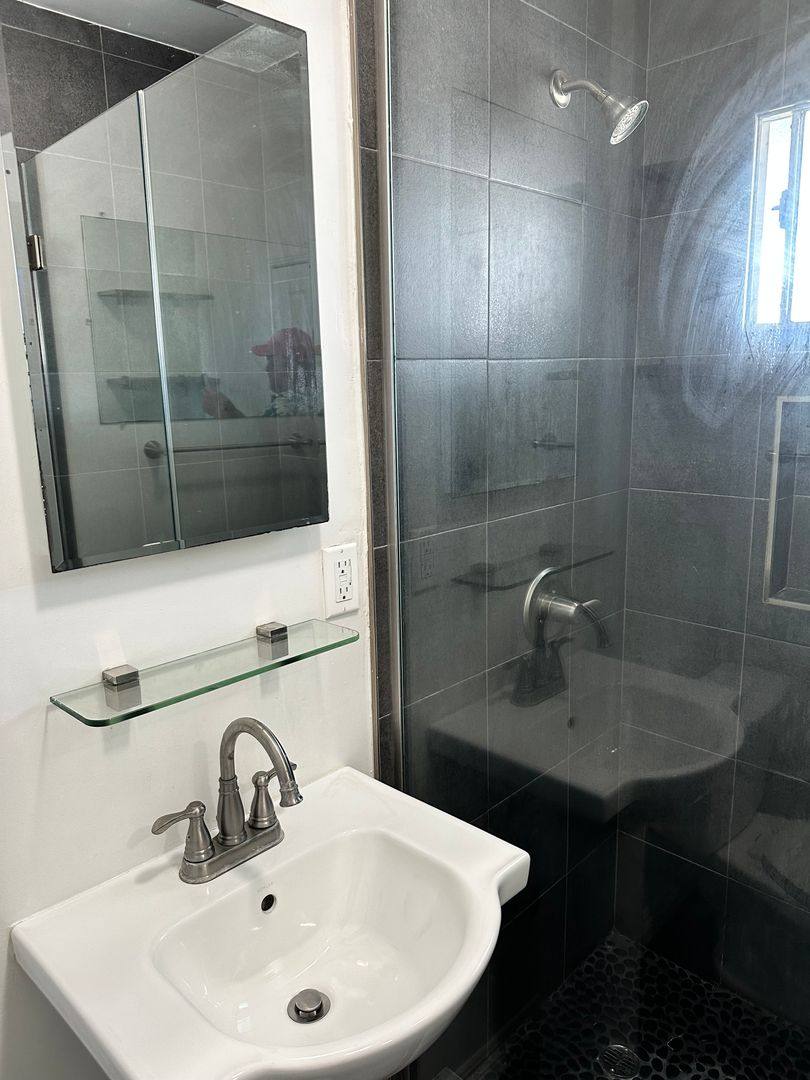 North of Pier Beach Pad, 1542 Monterey Blvd, Hermosa Beach, CA 90254 - Apartment for Rent - Image 10