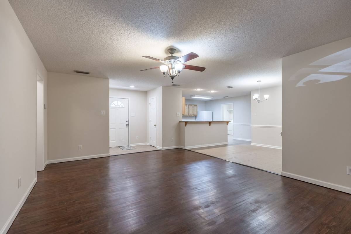 121 Creekside Dr, Daphne, AL 36526 - House for Rent - Image 2