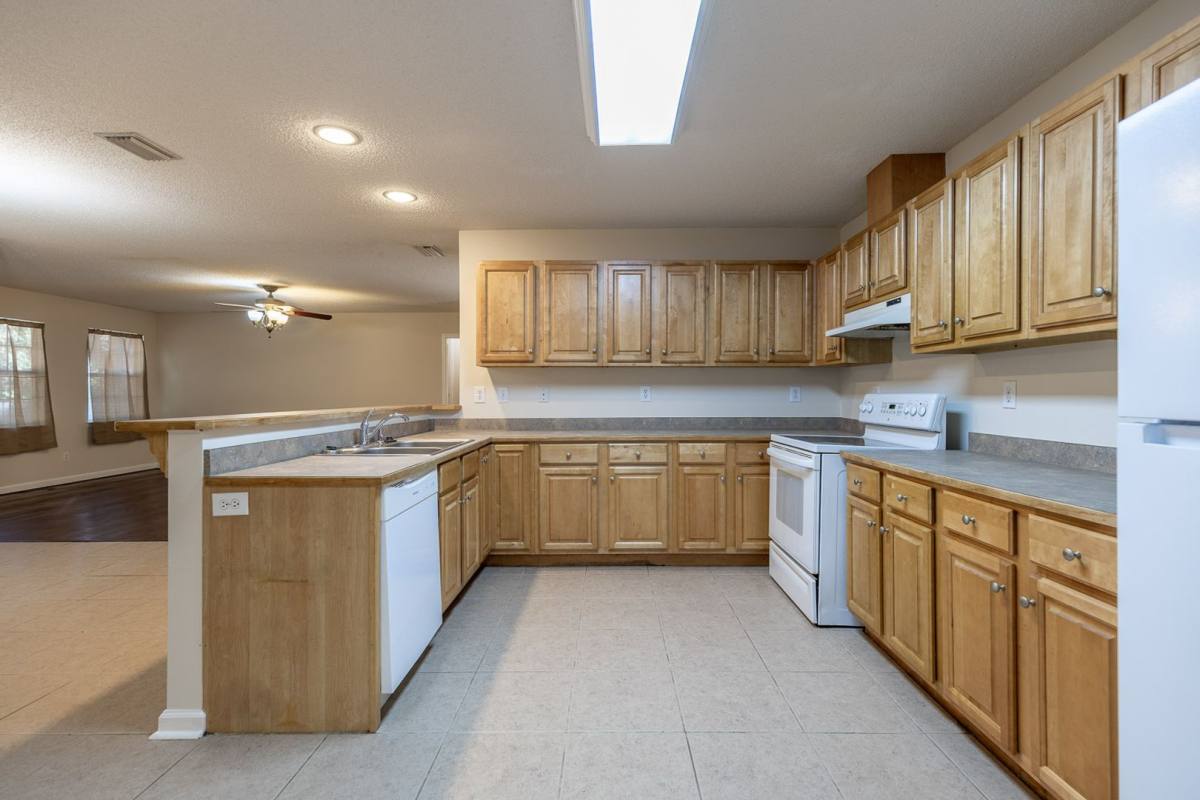 121 Creekside Dr, Daphne, AL 36526 - House for Rent - Image 5