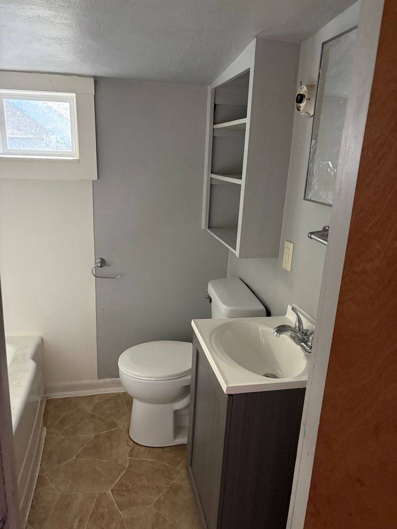 936 6th St, Beloit, WI 53511 - House for Rent - Image 9