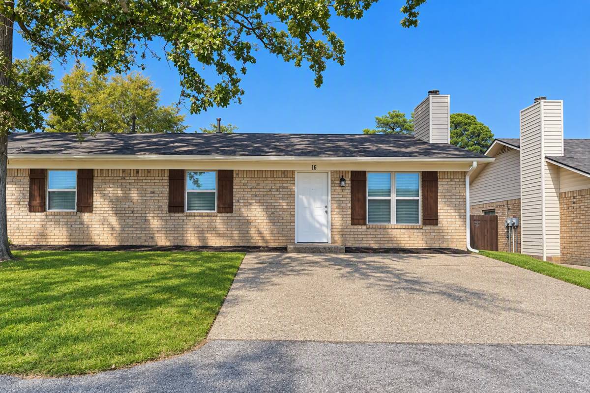 8320 Cambridge Rd #M16, Tyler, TX 75703 - Townhouse for Rent - Image 1