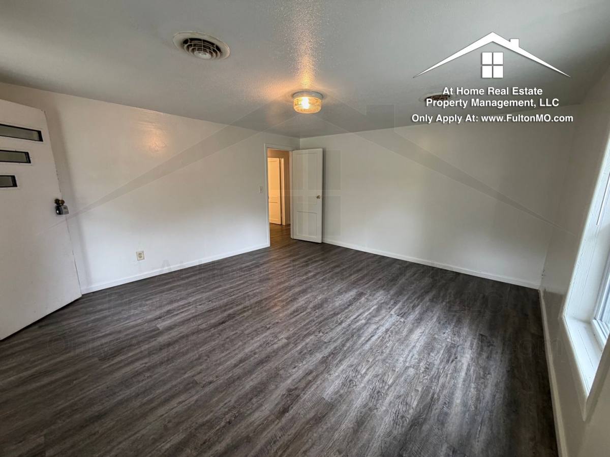 221 W 2nd St, Fulton, MO 65251 - House for Rent - Image 4