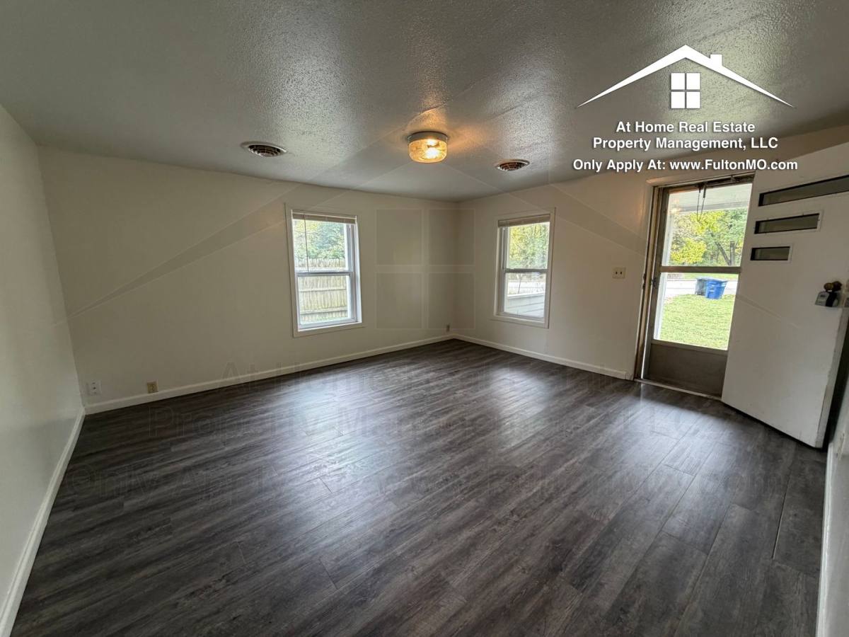 221 W 2nd St, Fulton, MO 65251 - House for Rent - Image 2