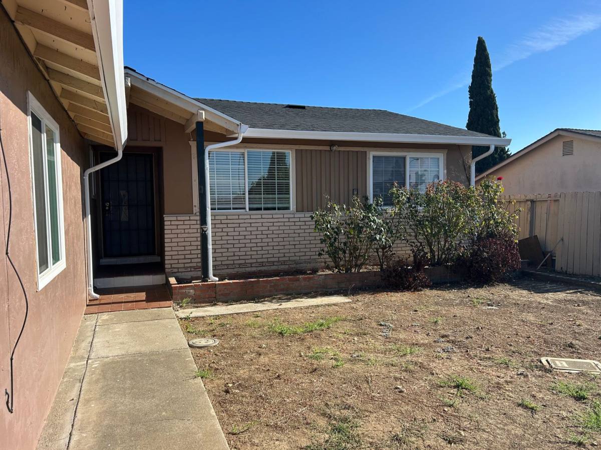 Townhouse for rent at 118 Amherst Ave #A, Vallejo, CA 94589