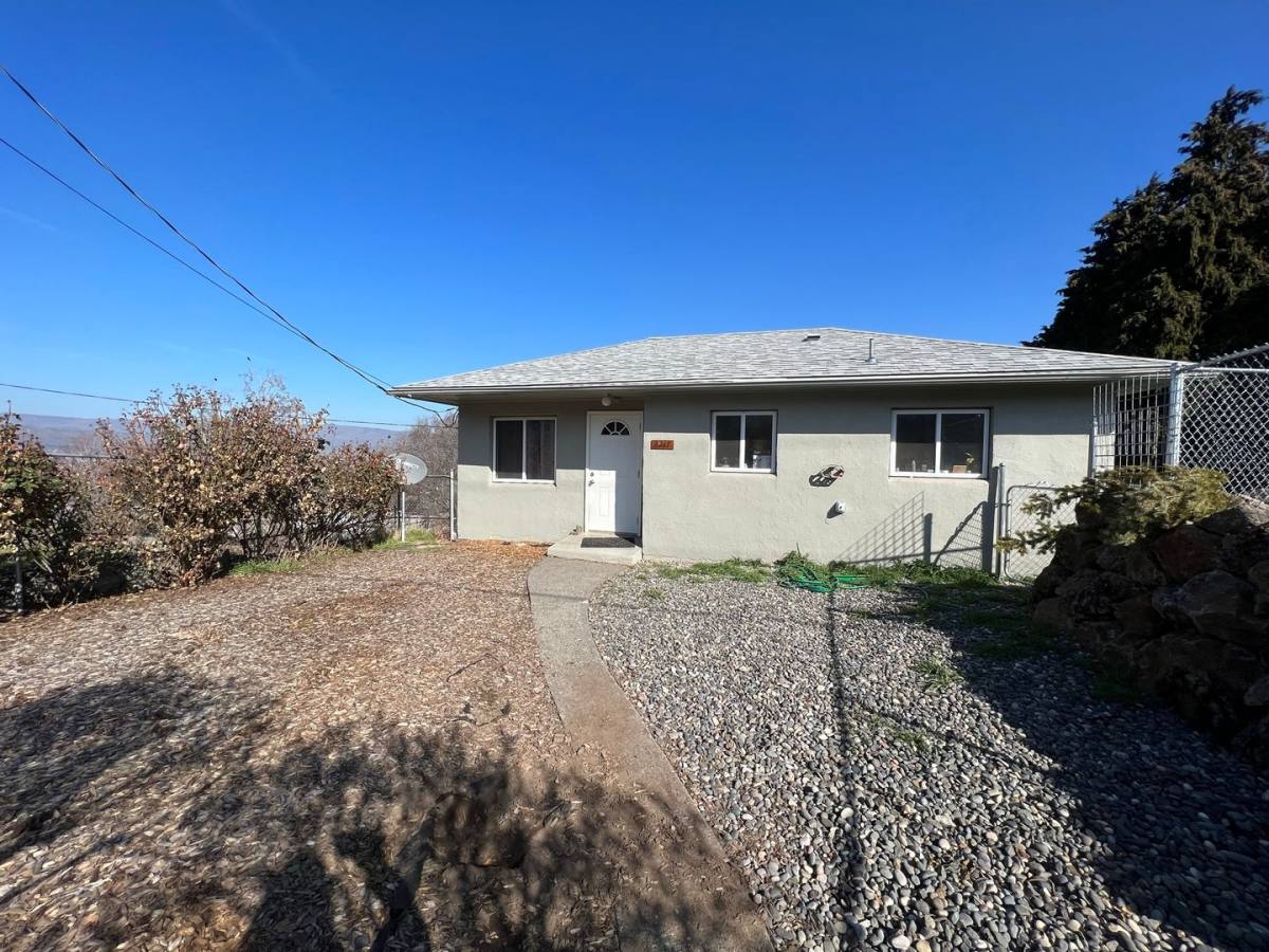 House for rent at 2217 E 14th St, The Dalles, OR 97058