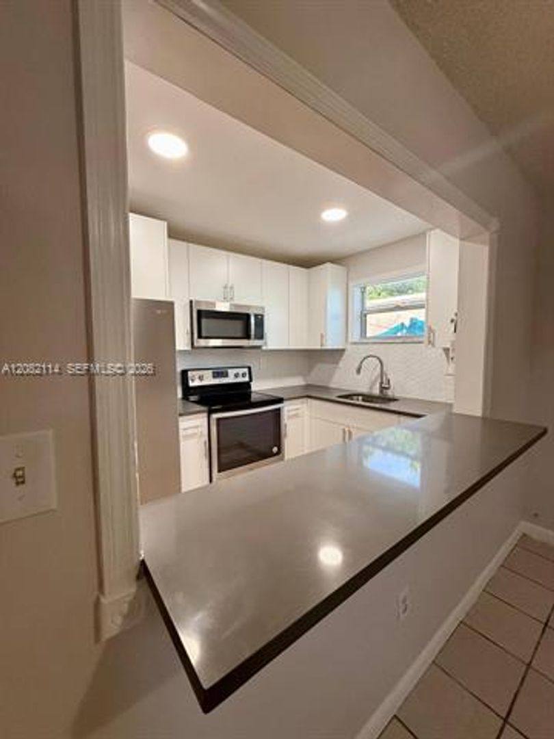 2433 SW 11th St Th, Miami, FL 33135 - Townhouse for Rent