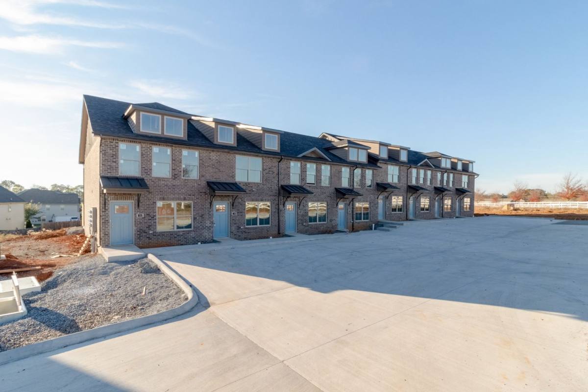 Townhouse for rent at 1000-506 Henry Place Blvd, Clarksville, TN 37042