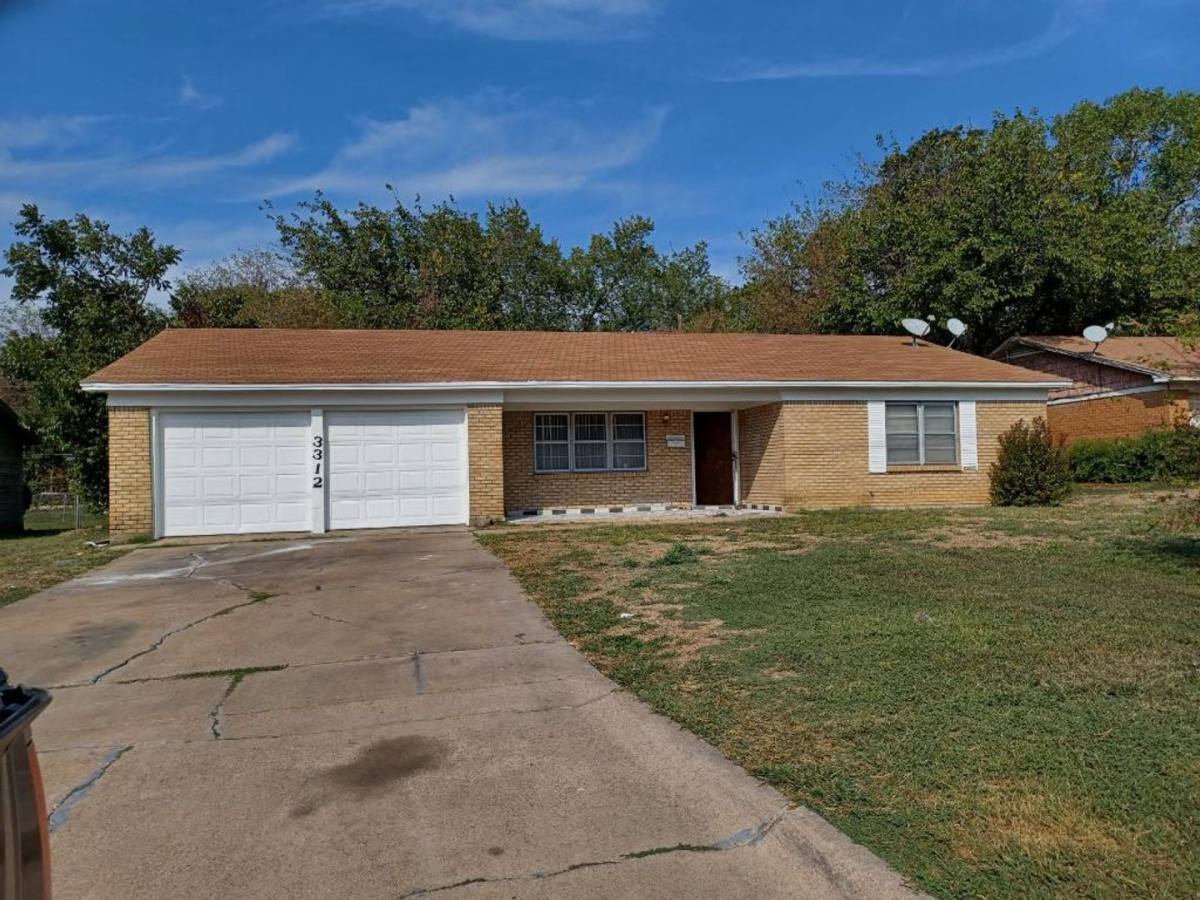 House for rent at 3312 SW Loop 820, Fort Worth, TX 76133