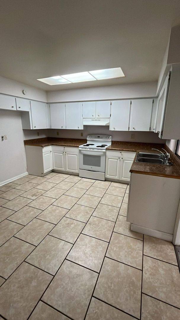 3229-3231 Julia Court, Lakeland, FL 33810 - Apartment for Rent - Image 2