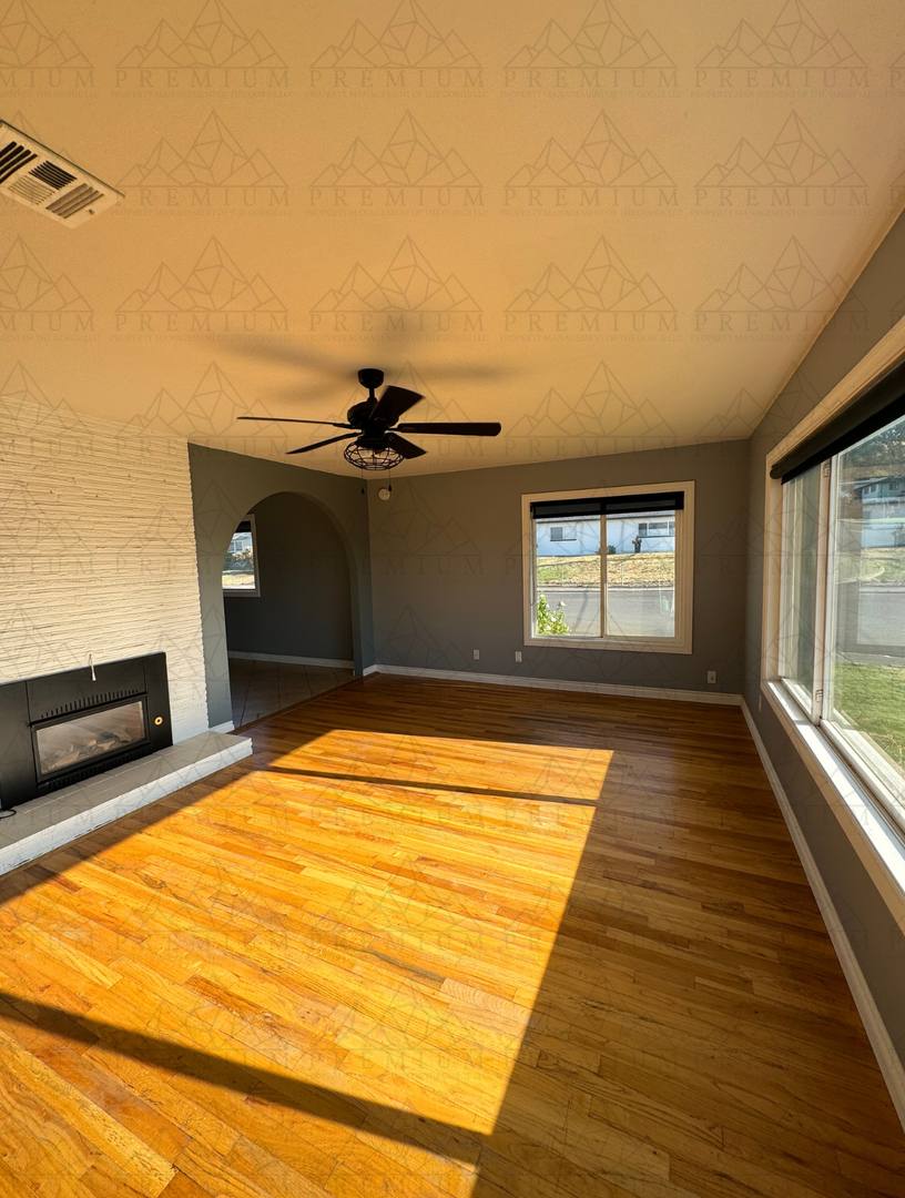 1420 Oregon St, The Dalles, OR 97058 - House for Rent - Image 2