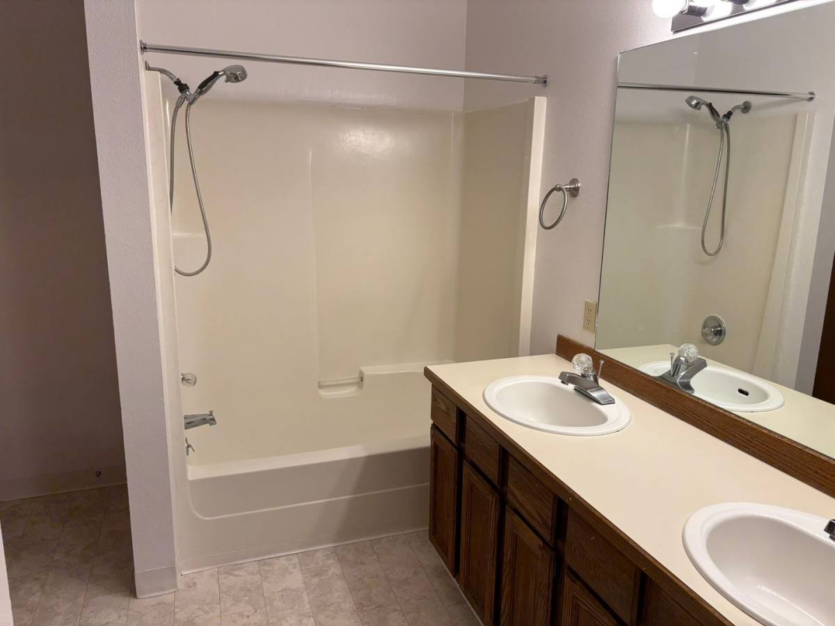 Juniper Court, 885 3rd Ave NW, Issaquah, WA 98027 - Apartment for Rent - Image 6