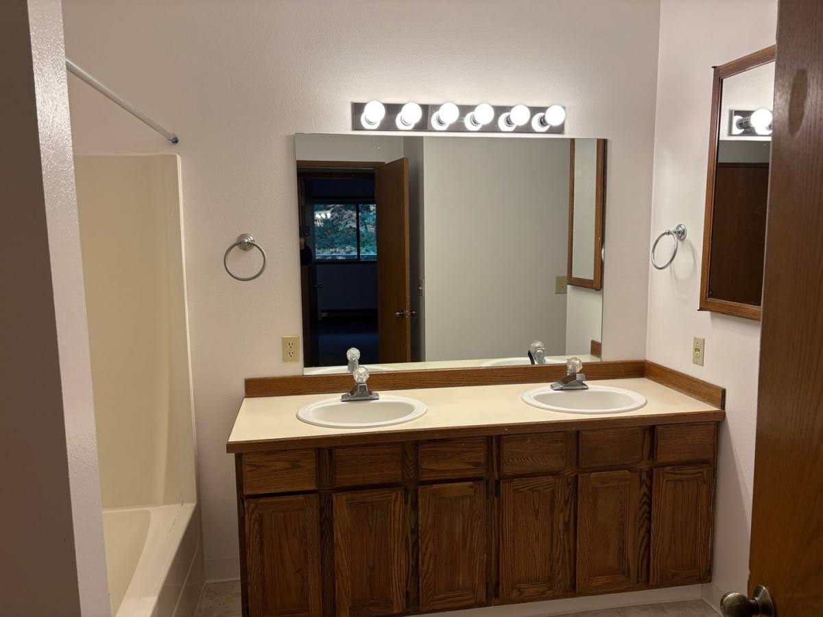 Juniper Court, 885 3rd Ave NW, Issaquah, WA 98027 - Apartment for Rent - Image 7