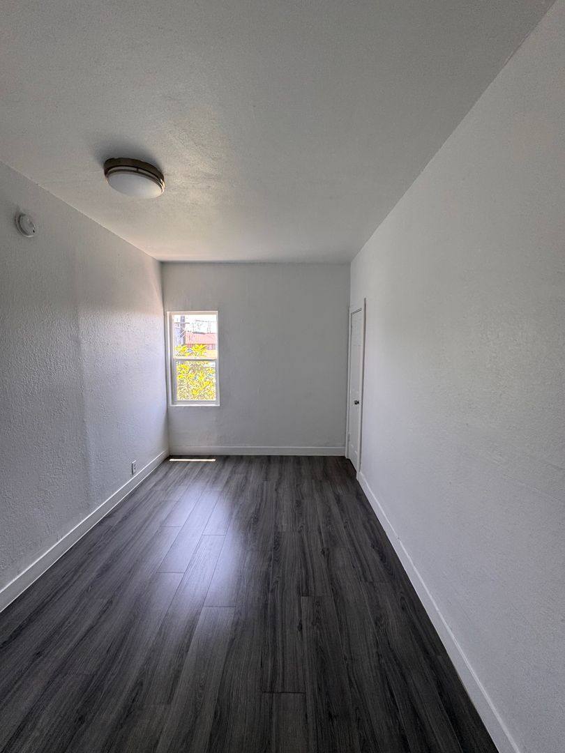 43rd Street Apts, 807 W 43rd St, Los Angeles, CA 90037 - Apartment for Rent - Image 9