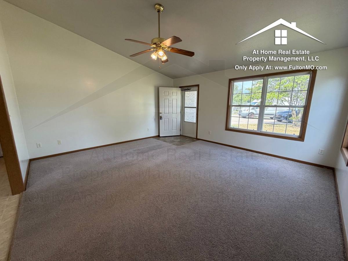 436-438 Sabre Circle, Fulton, MO 65251 - Apartment for Rent - Image 3