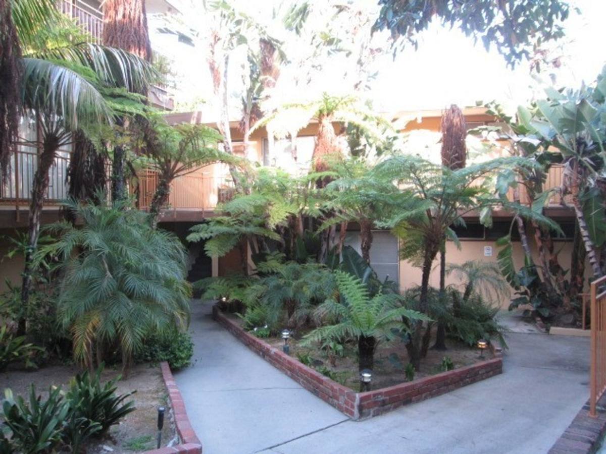1326 N Flores St, West Hollywood, CA 90069 - Apartment for Rent - Image 2
