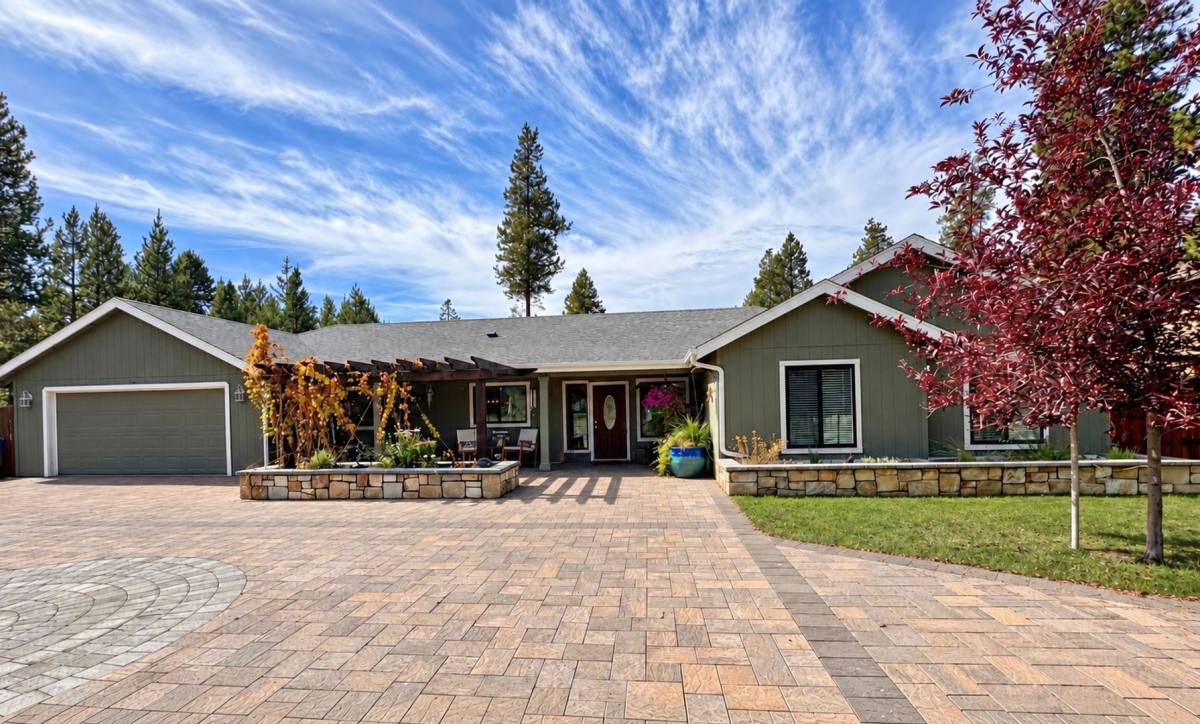 House for rent at 55355 Gross Dr, Bend, OR 97707