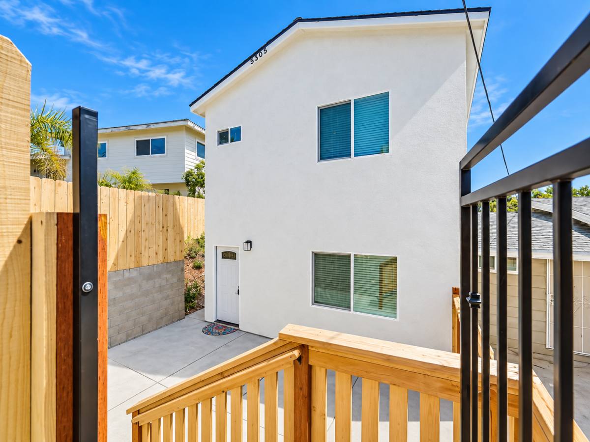 Townhouse for rent at 5303 Prosperity Lane, San Diego, CA 92115