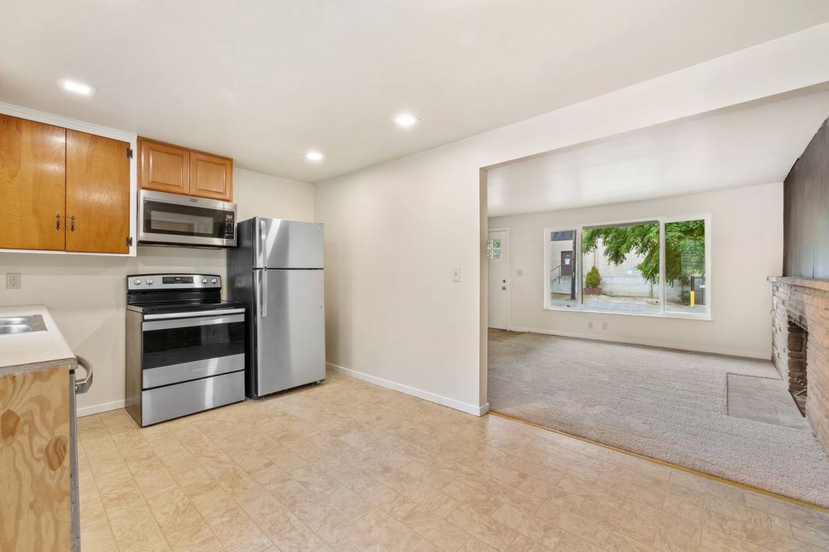12305 15th Ave NE, Seattle, WA 98125 - Apartment for Rent - Image 3