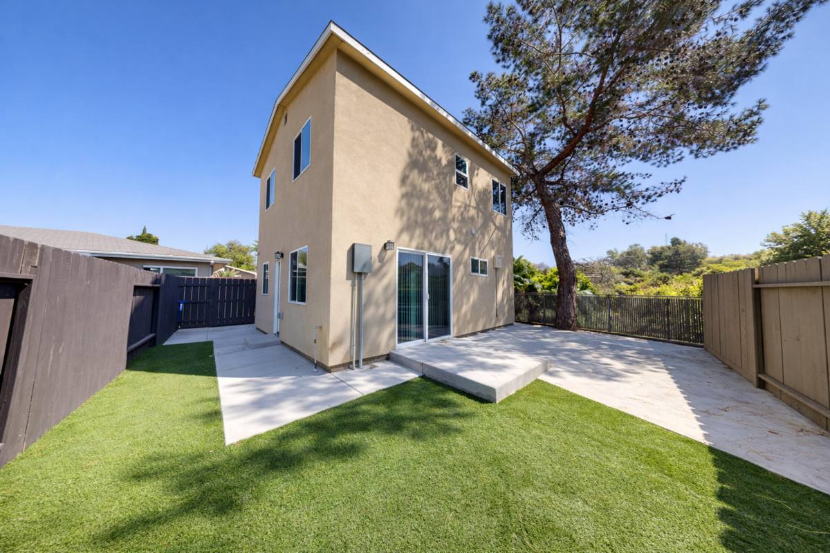 Townhouse for rent at 6251 Adobe Dr, San Diego, CA 92115