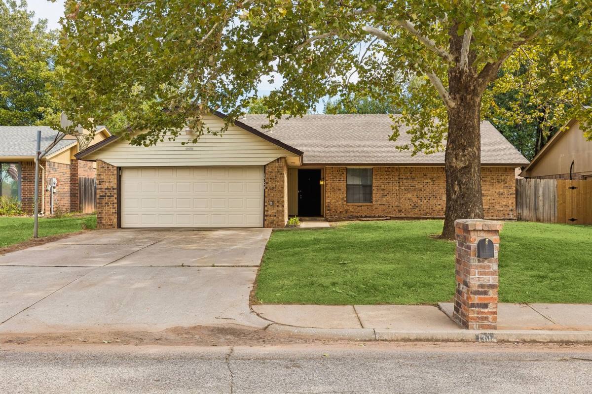 House for rent at 1304 S Aries, Edmond, OK 73003
