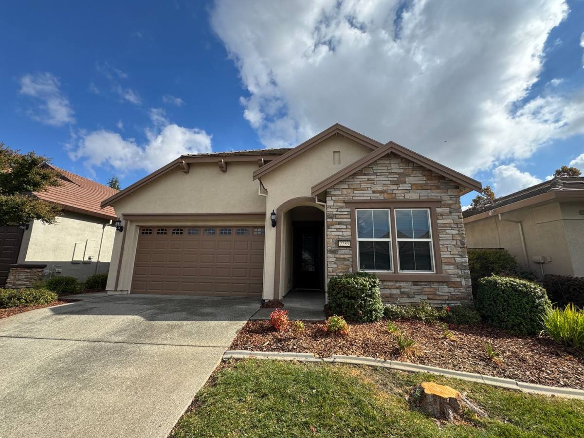 2233 Coryton Lane, Roseville, CA 95747 - House for Rent - Image 2