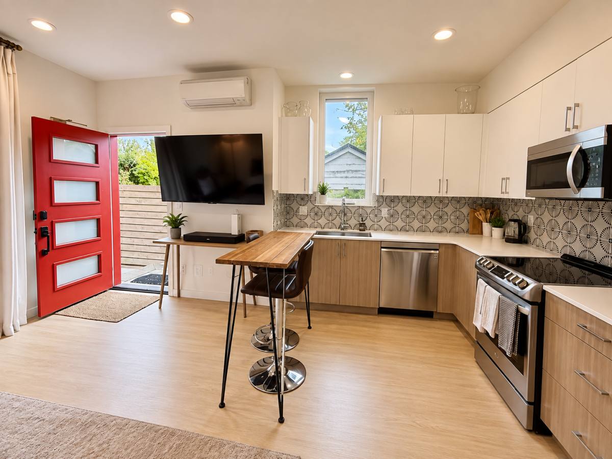 8319A 14th Ave NW, Seattle, WA 98117 - Townhouse for Rent - Image 4