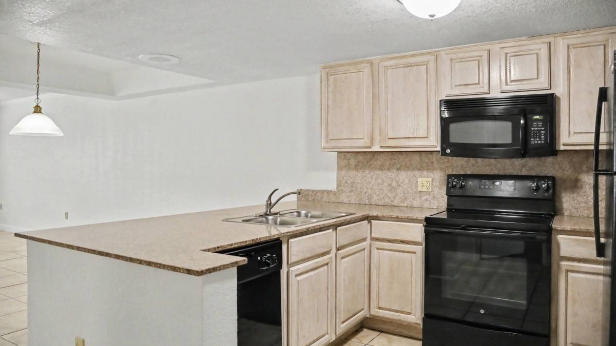 The Oaks, 2791 N Poinciana Blvd, Kissimmee, FL 34746 - Condo for Rent - Image 8