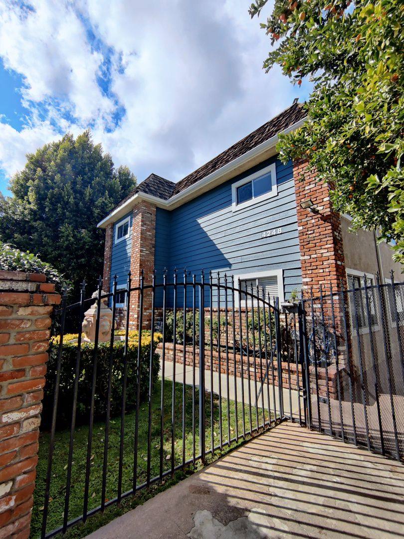Archview Terrace, 4248 Arch Dr, Studio City, CA 91604 - Apartment for Rent