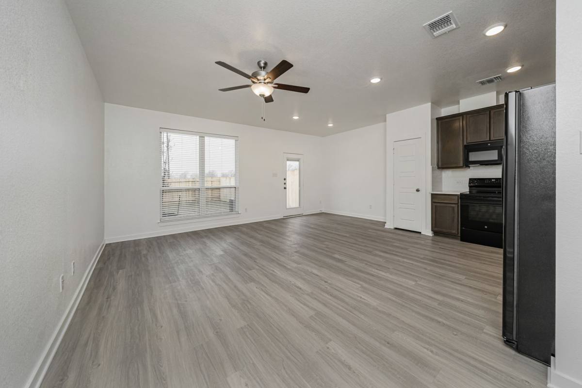 8467 Adelaide Dr, Temple, TX 76502 - Townhouse for Rent - Image 2