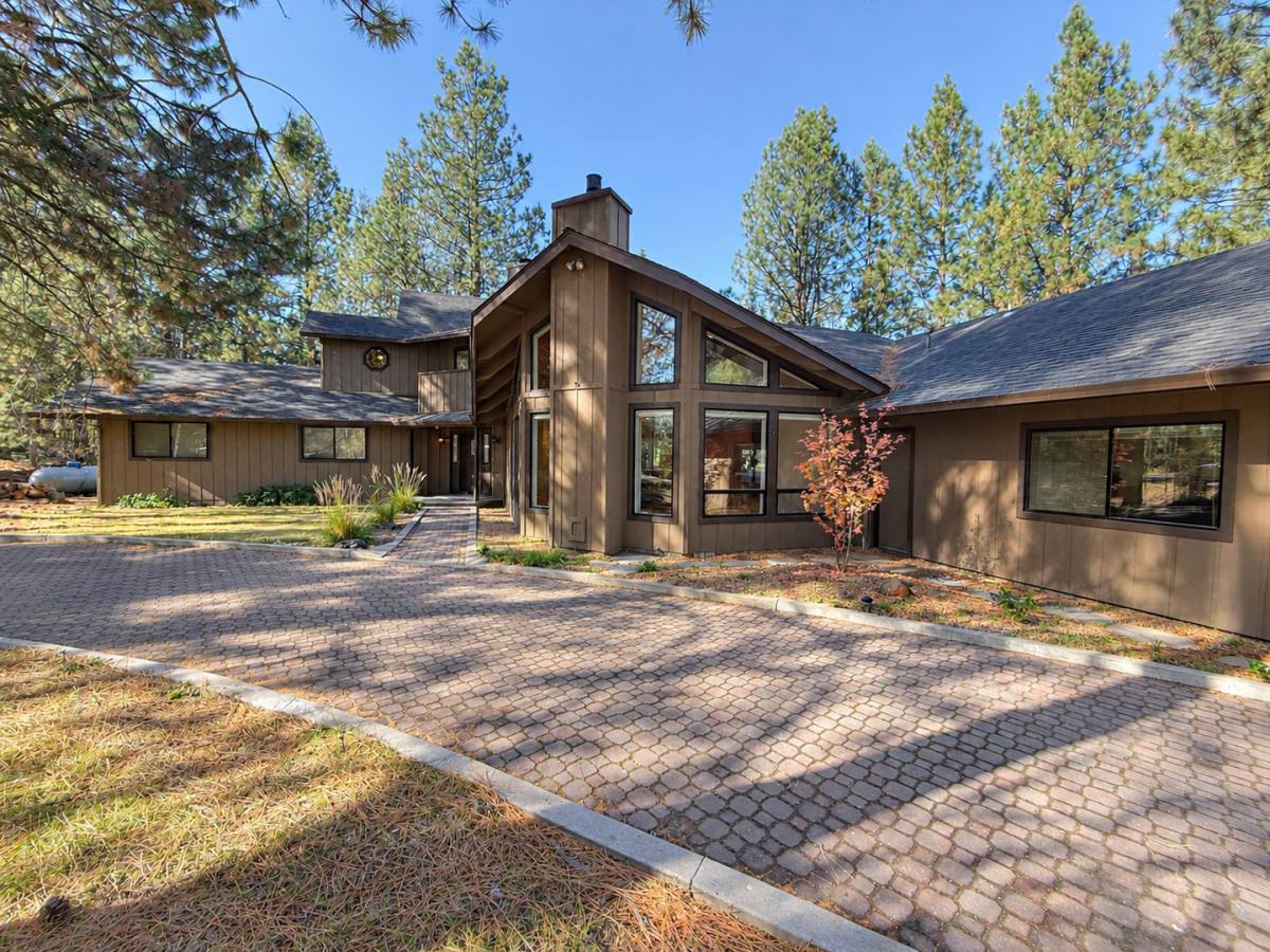 House for rent at 60615 River Bend Dr, Bend, OR 97702